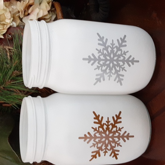 Beautiful Burton+Burton frosted snowflake Christmas Mason jars - Picture 1 of 7